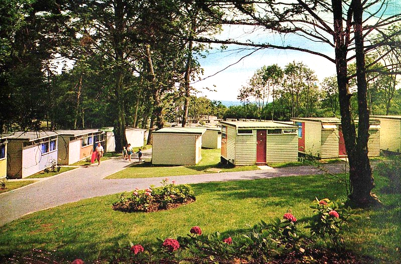 postcard of Warner's woodside bay holiday camp showing the chalets