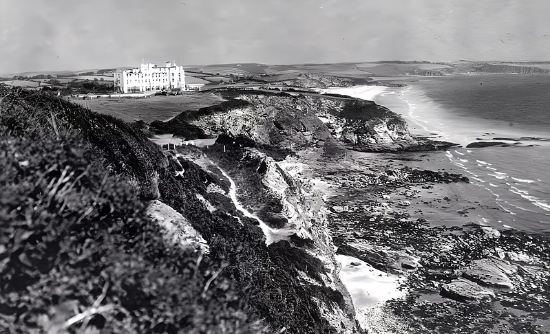 Vintage postcard of Carlyon Bay Hotel