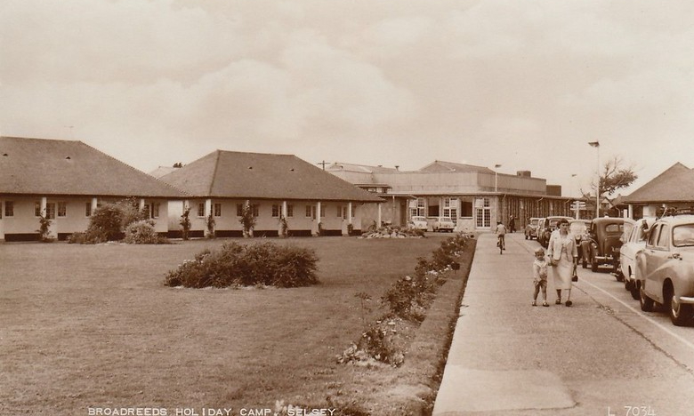 vintage postcard of broadreeds Holiday camp showing the chalets
