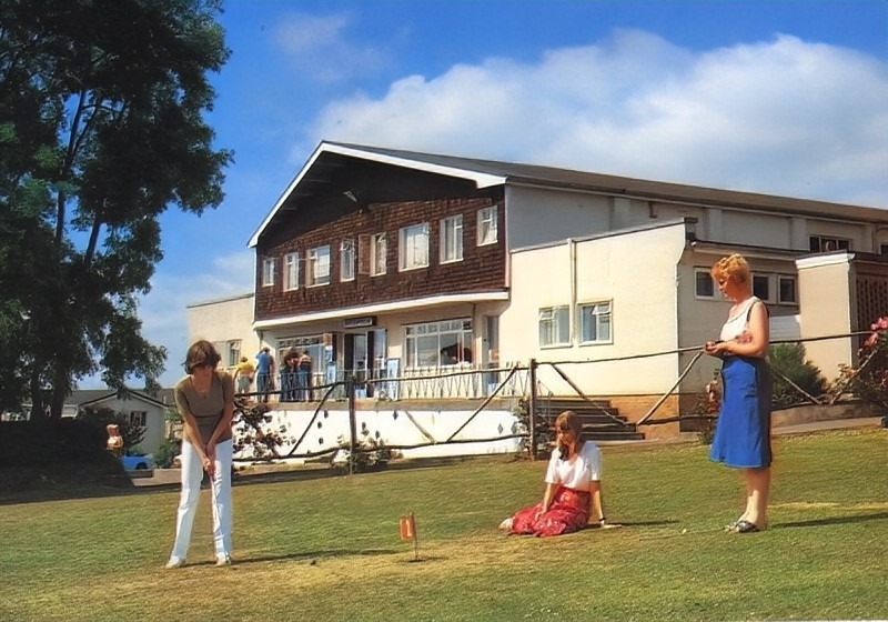 Old postcard showing the Torbay Chalet Hotel