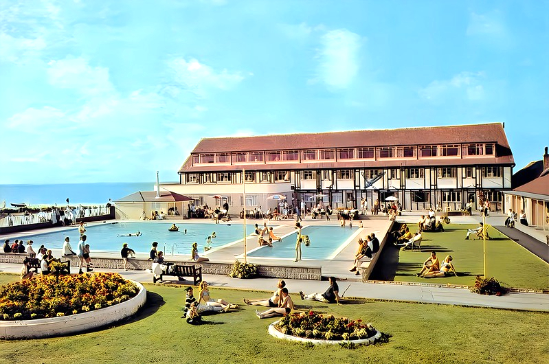 Vintage postcard showing the Southdean Holiday Centre in Middleton on Sea