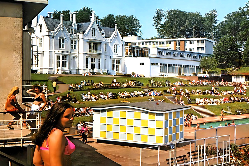 1970s postcard of Barton Hall in Torquay