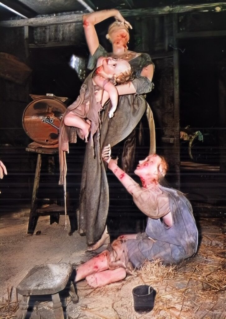 1980s postcard of the London Dungeon